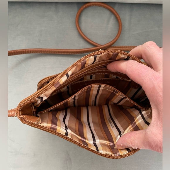 EUC Tignanello leather fringe, multi compartment, Crossbody 10” x 8” no callouts - Picture 6 of 13